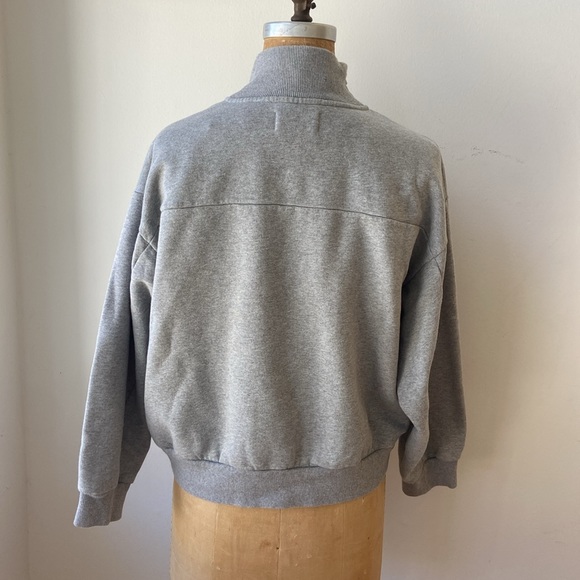 Everlane Sweatshirt Cropped Style with Zipper Front and Winged Ribbed Collar - Picture 2 of 9